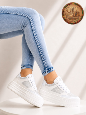 😍 Elegancia, tendencia y comodidad en un solo diseño. Estos hermosos tenis blancos con detalles plateados y suela alta s