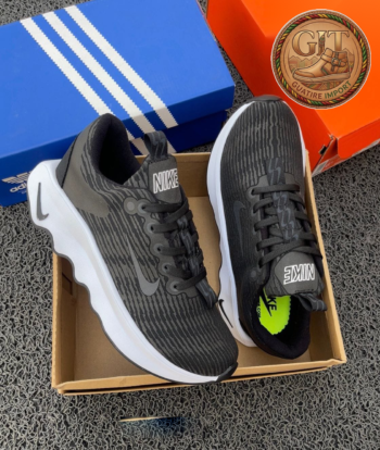 NIKE MOTIVA