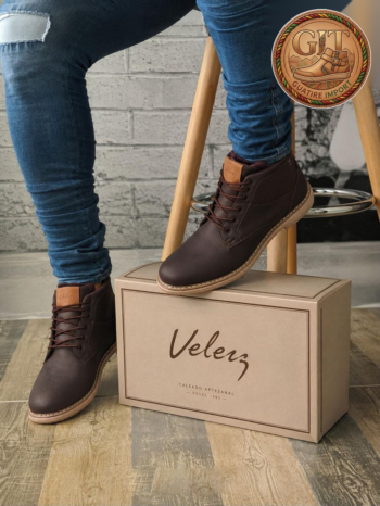 LLEGANDO BOTA VÉLEZ