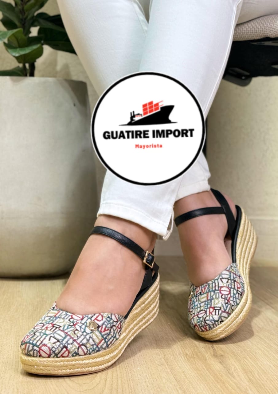 Hermosa plataforma forrada en yute